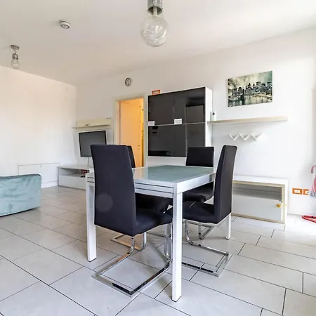 Airport Marco Polo -free Park-